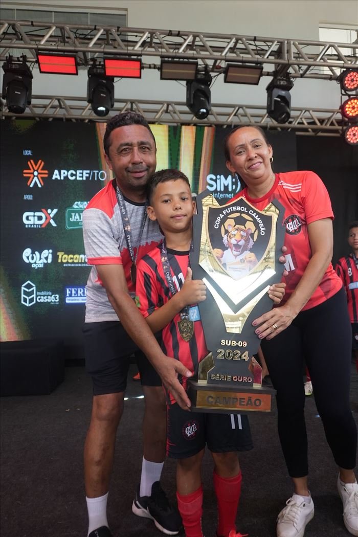 Entrega de troféu na Copa Futebol Campeão 2024