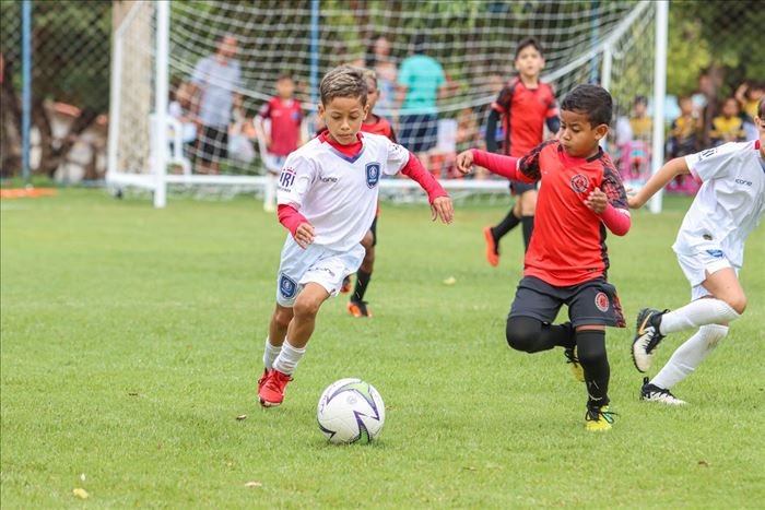 Lance de jogo na Copa Futebol Campeão 2024