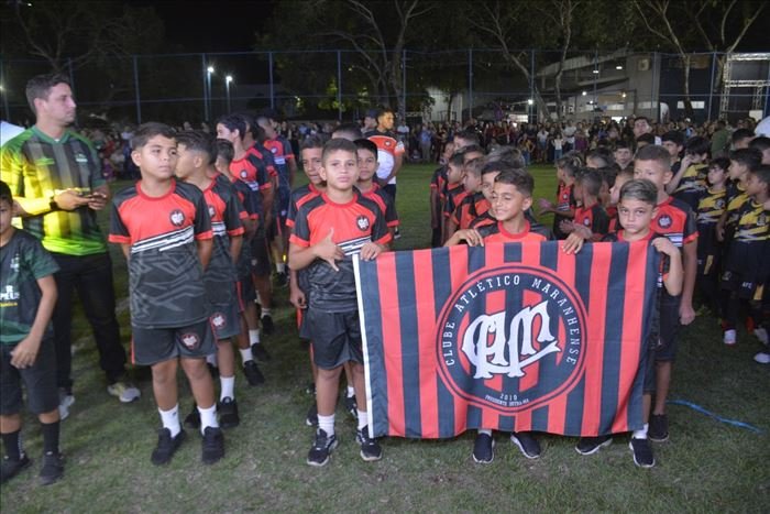 Torcida com bandeira do time na Copa Futebol Campeão 2025